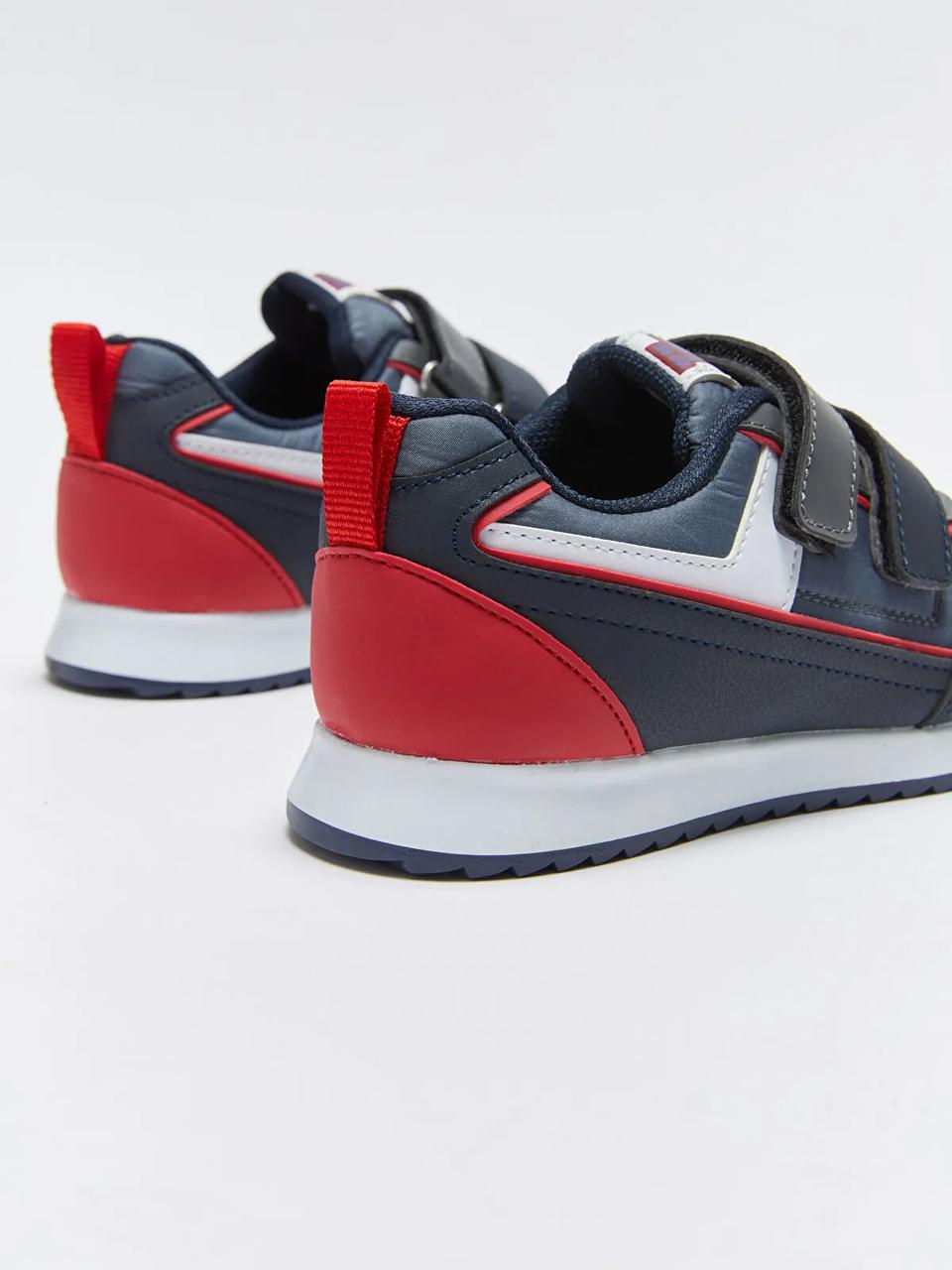 Baskets Lc Waikiki confortables pointure 29