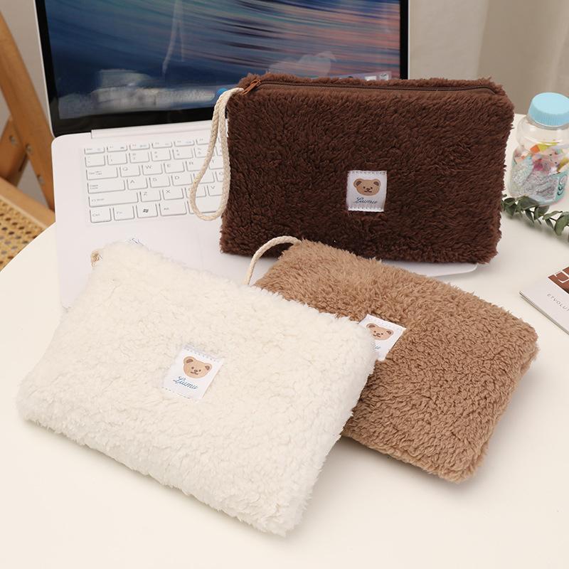 Superbe pochette pour transporter le nécessaire à bébé pour les petites sorties