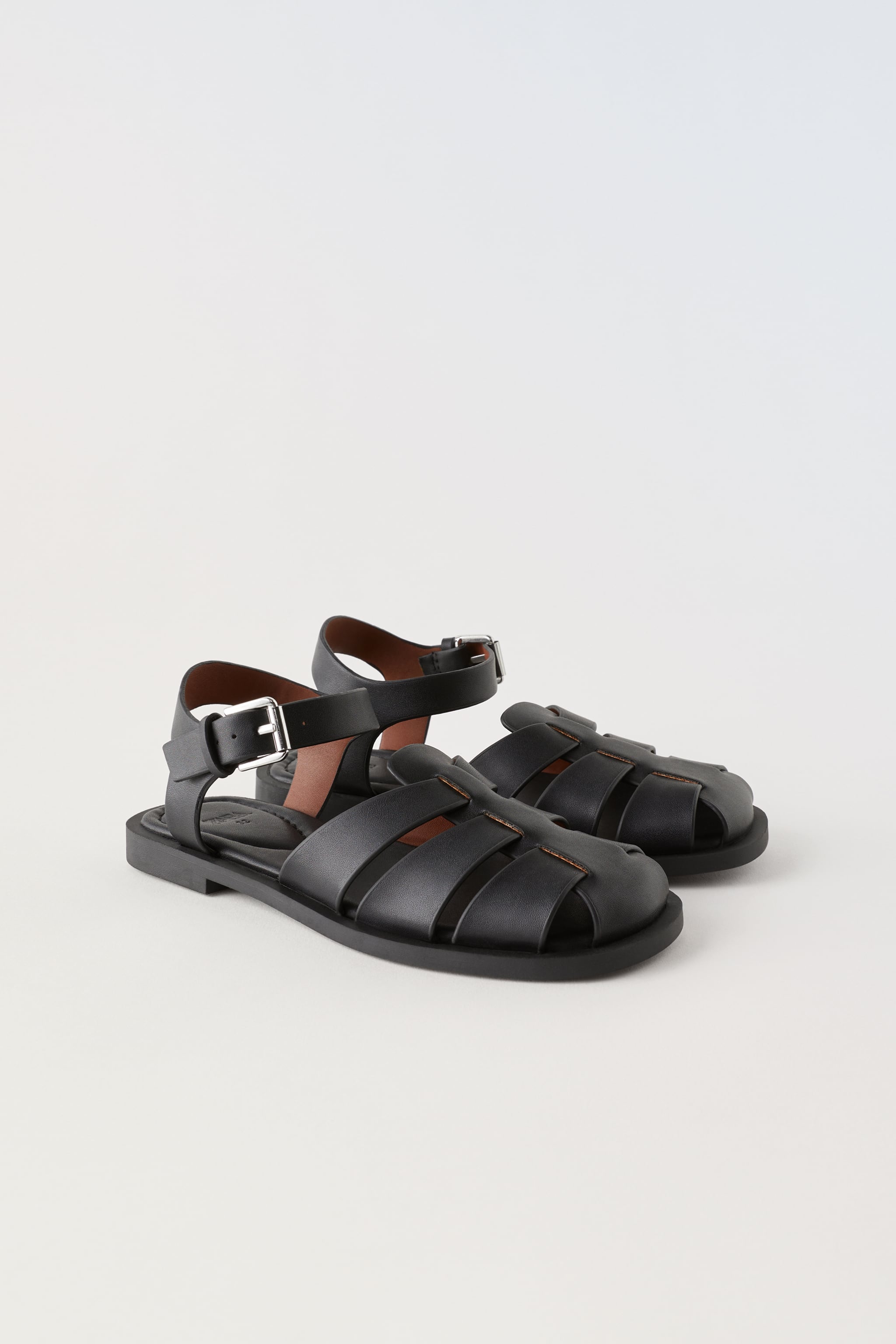 Sandales ZARA à brides en noir pointure 34