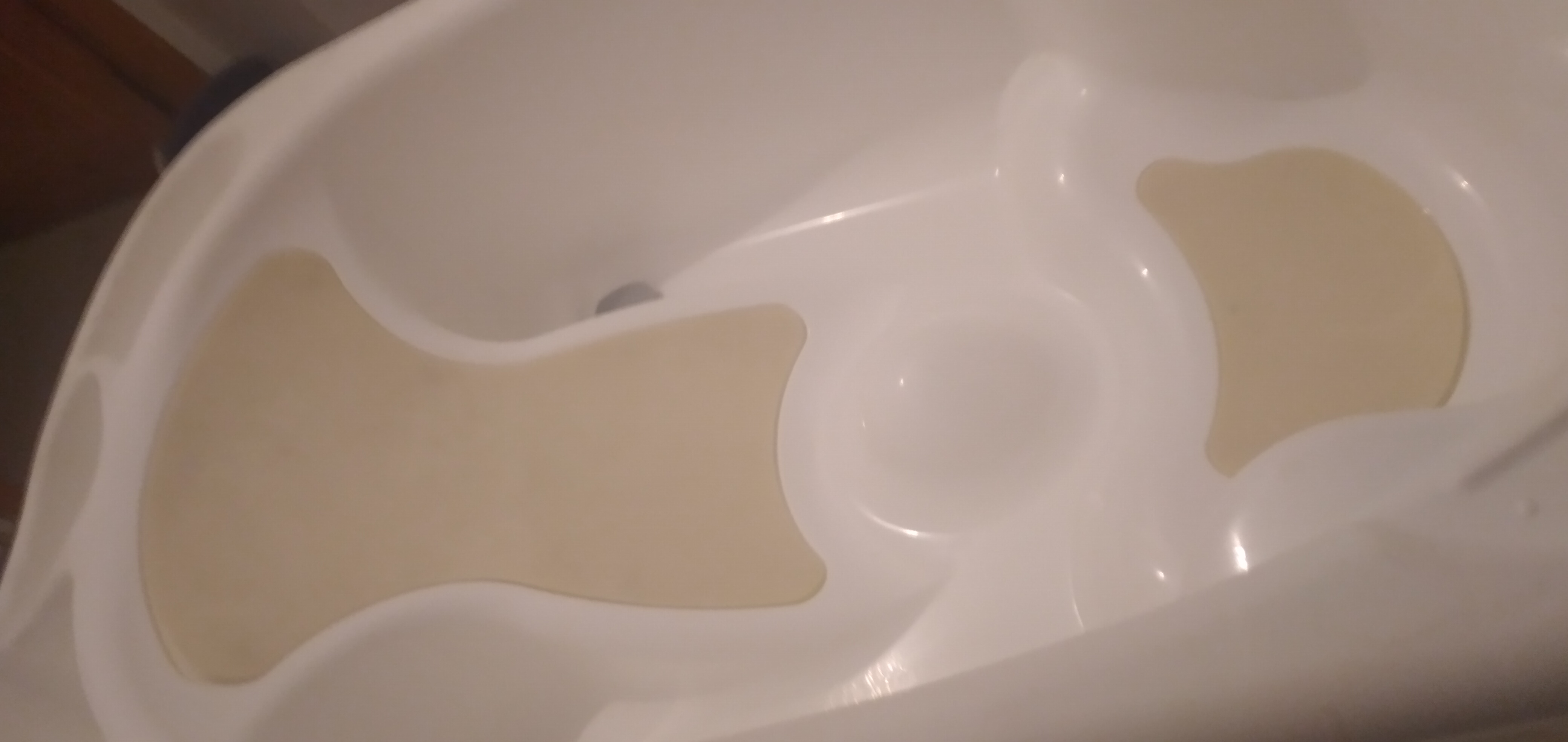 Table à langer avec baignoire