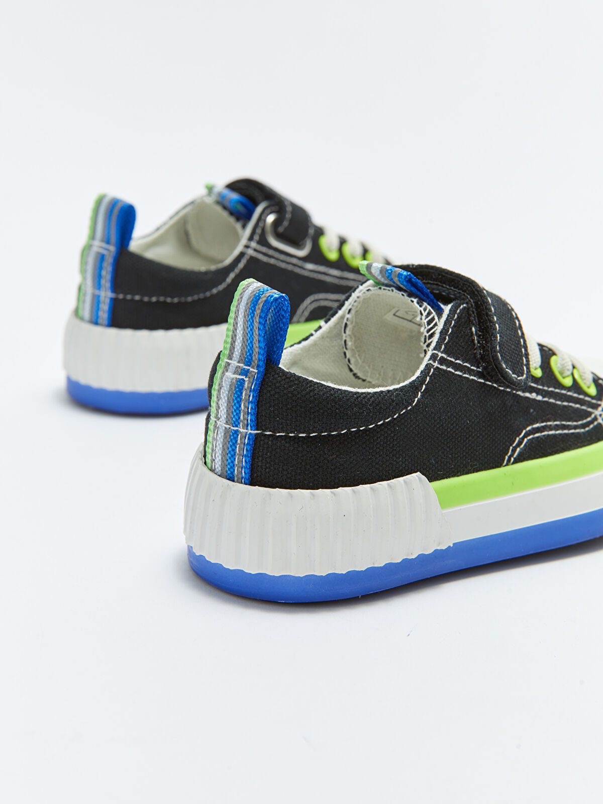 Baskets Lc Waikiki style converse pointure 25