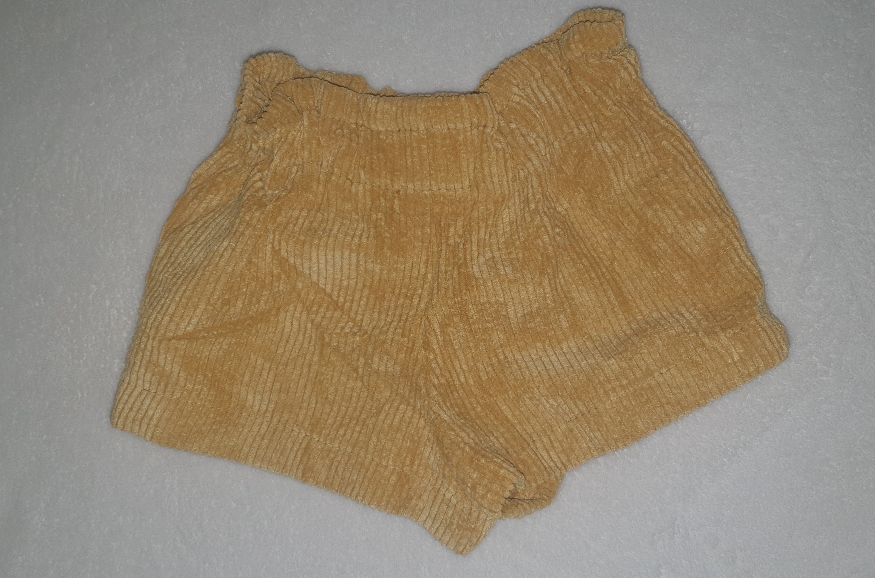 Short fille