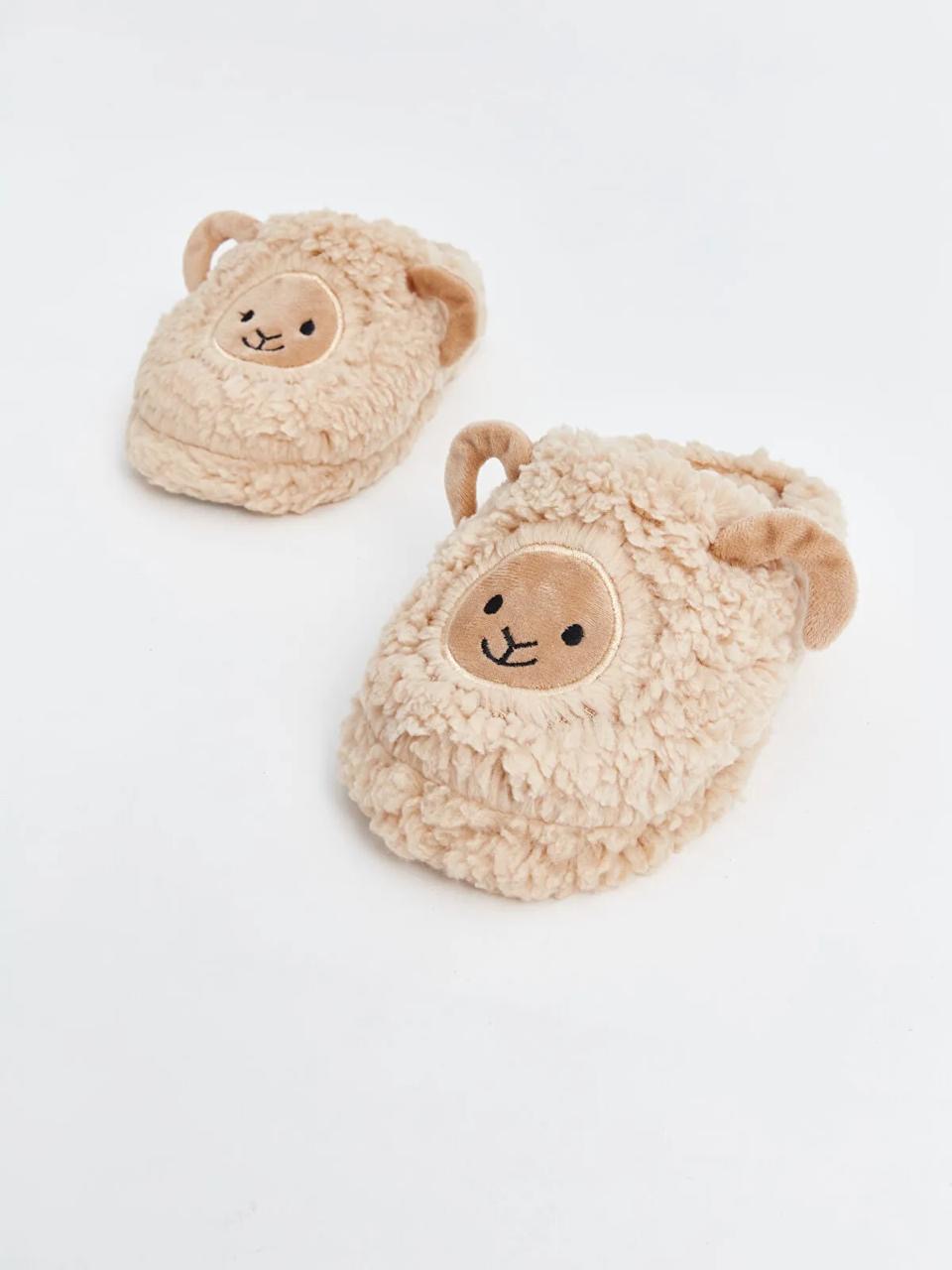 Pantoufles Lc Waikiki à peluche pointure 35-36