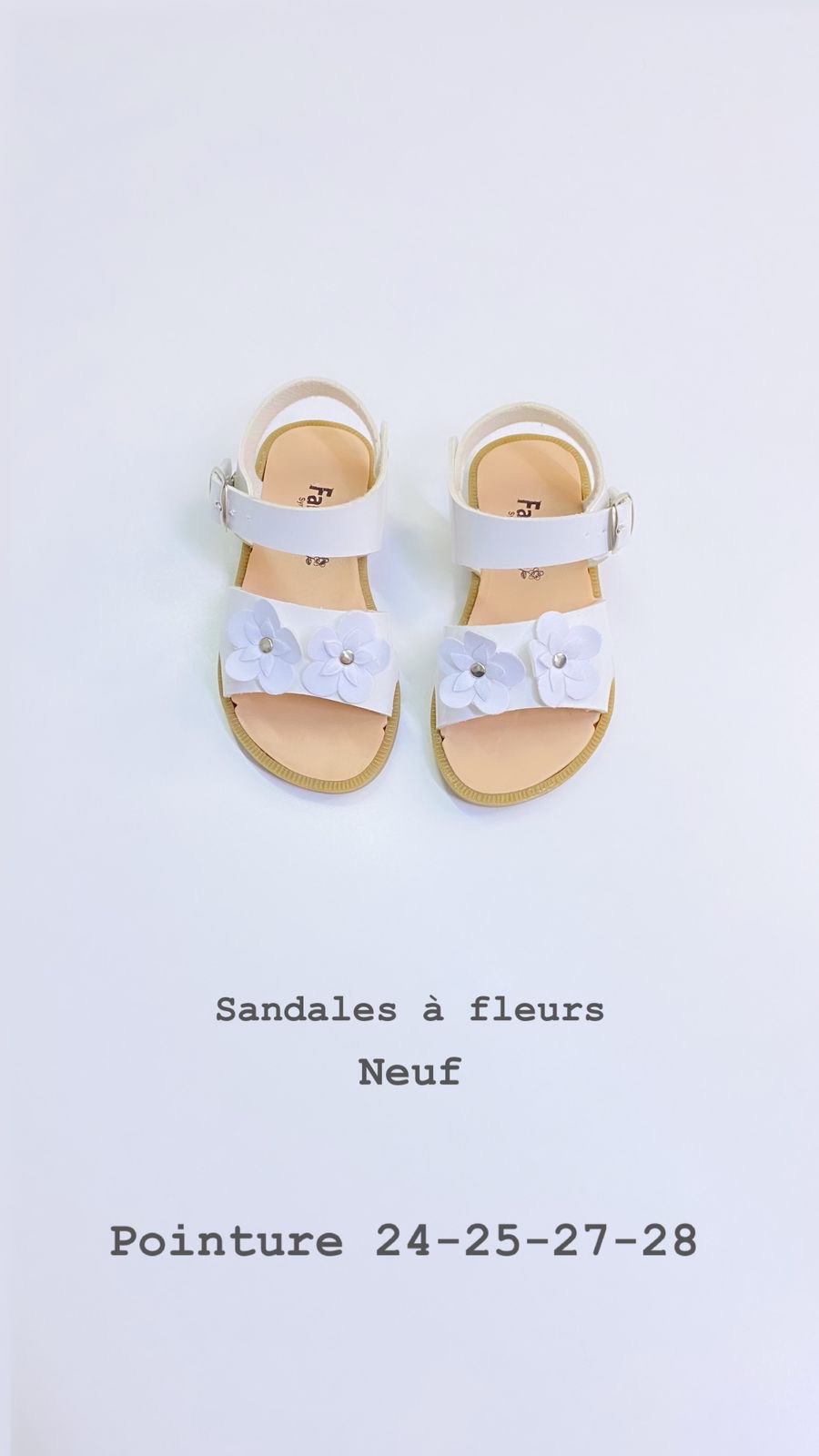 Sandales à fleurs pointure 24 (14.7cm)