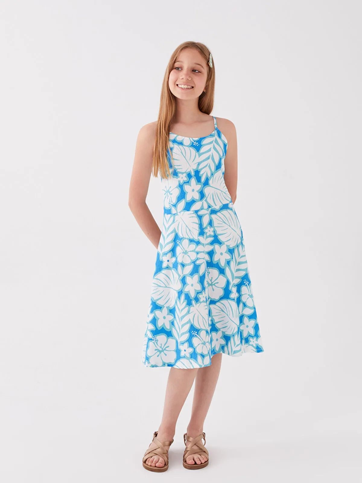 Robe Lc Waikiki à brettelles et motif de fleurs bleues 6-7 ans 116-122cm