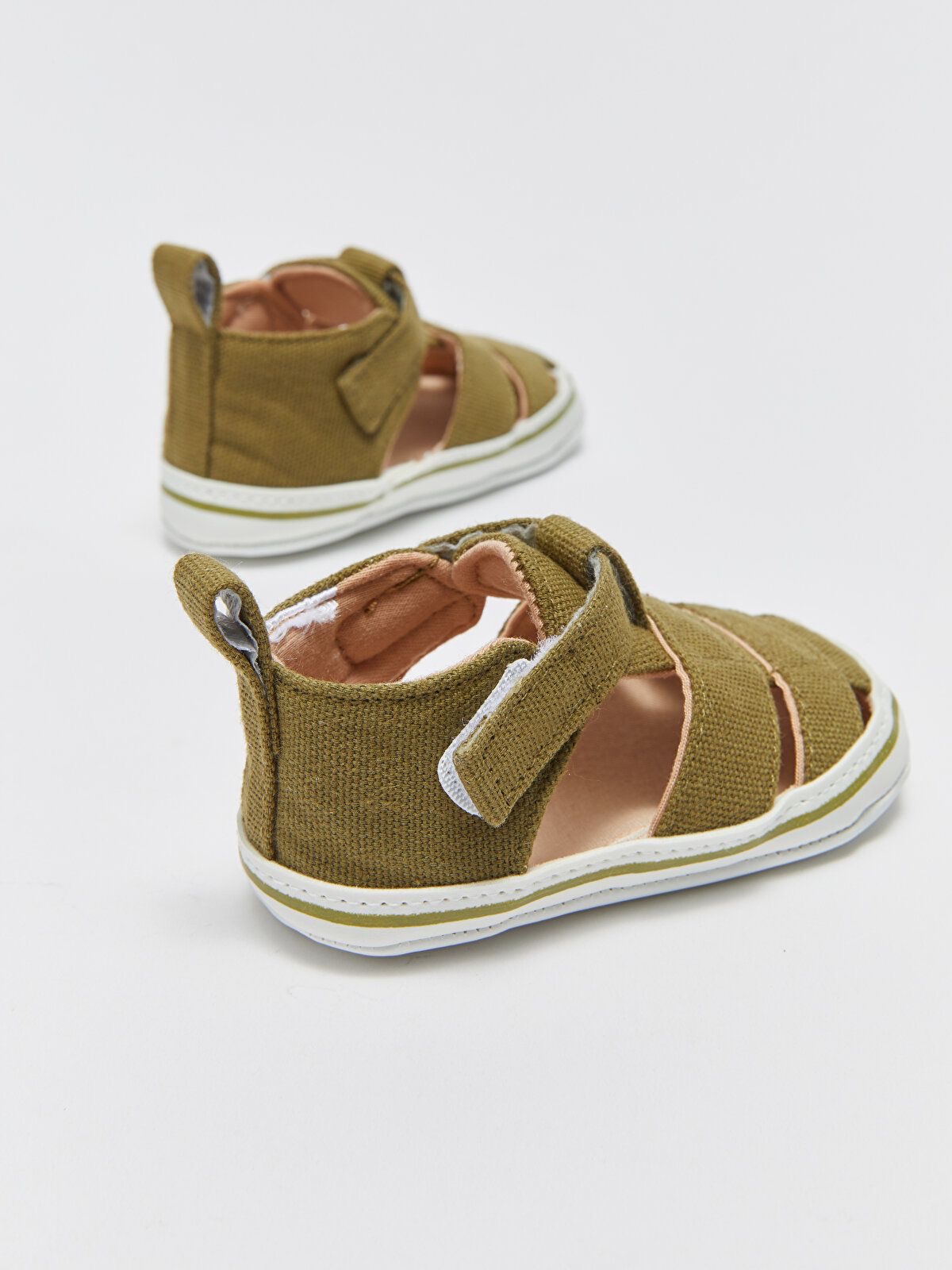 Sandales Lc Waikiki Baby pointure 21