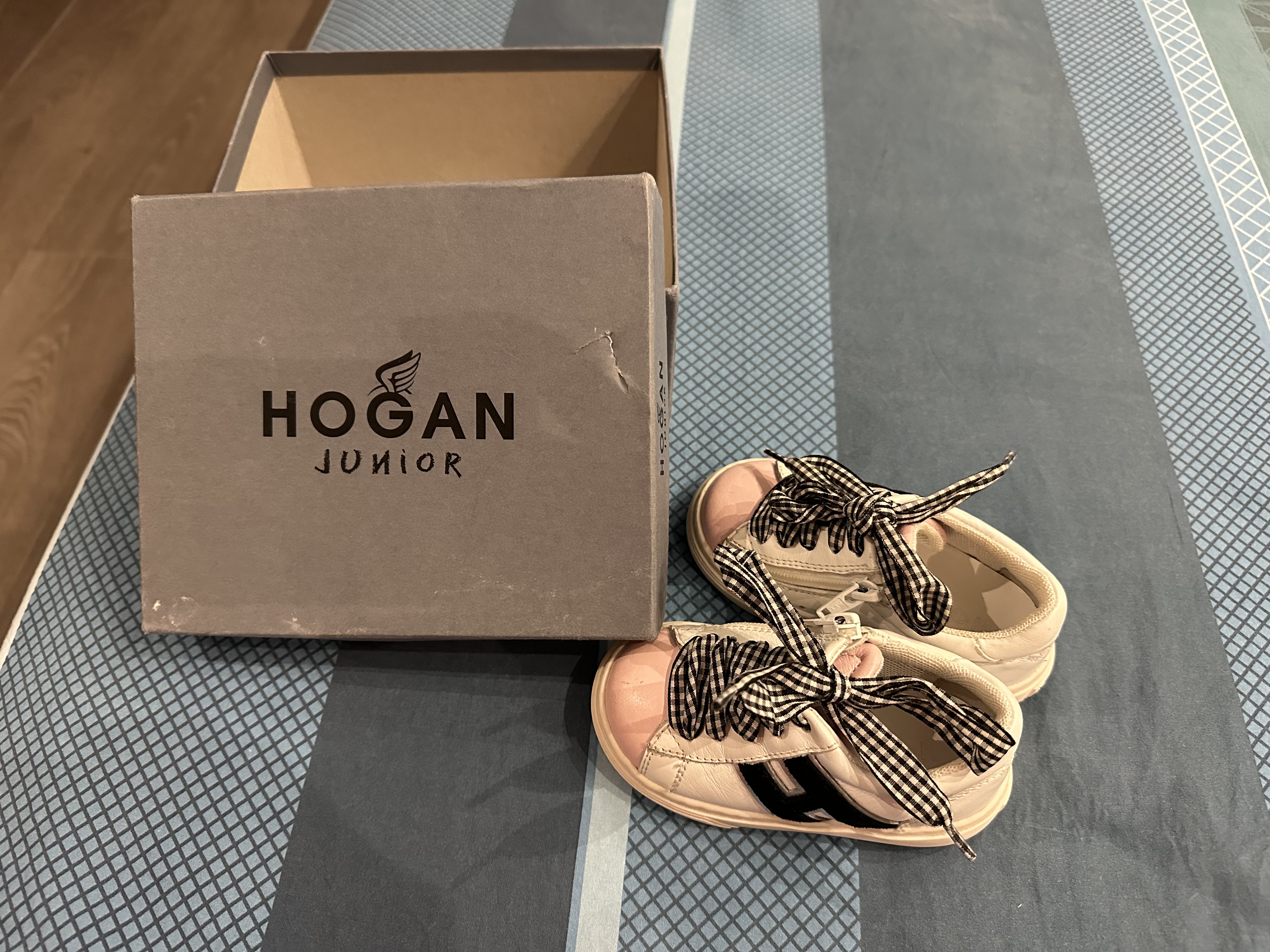 Basket hogan pour bebe fille
