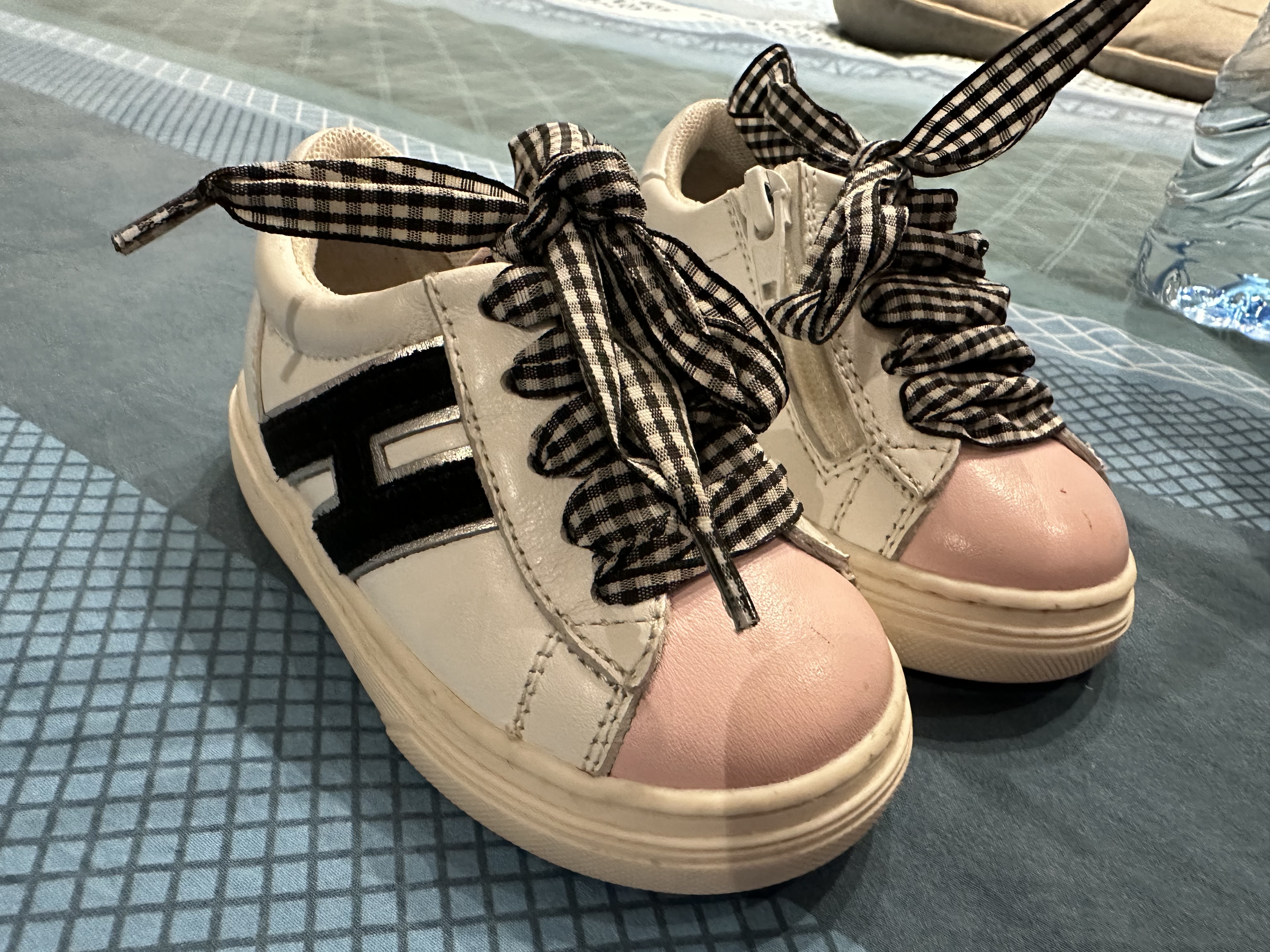 Basket hogan pour bebe fille