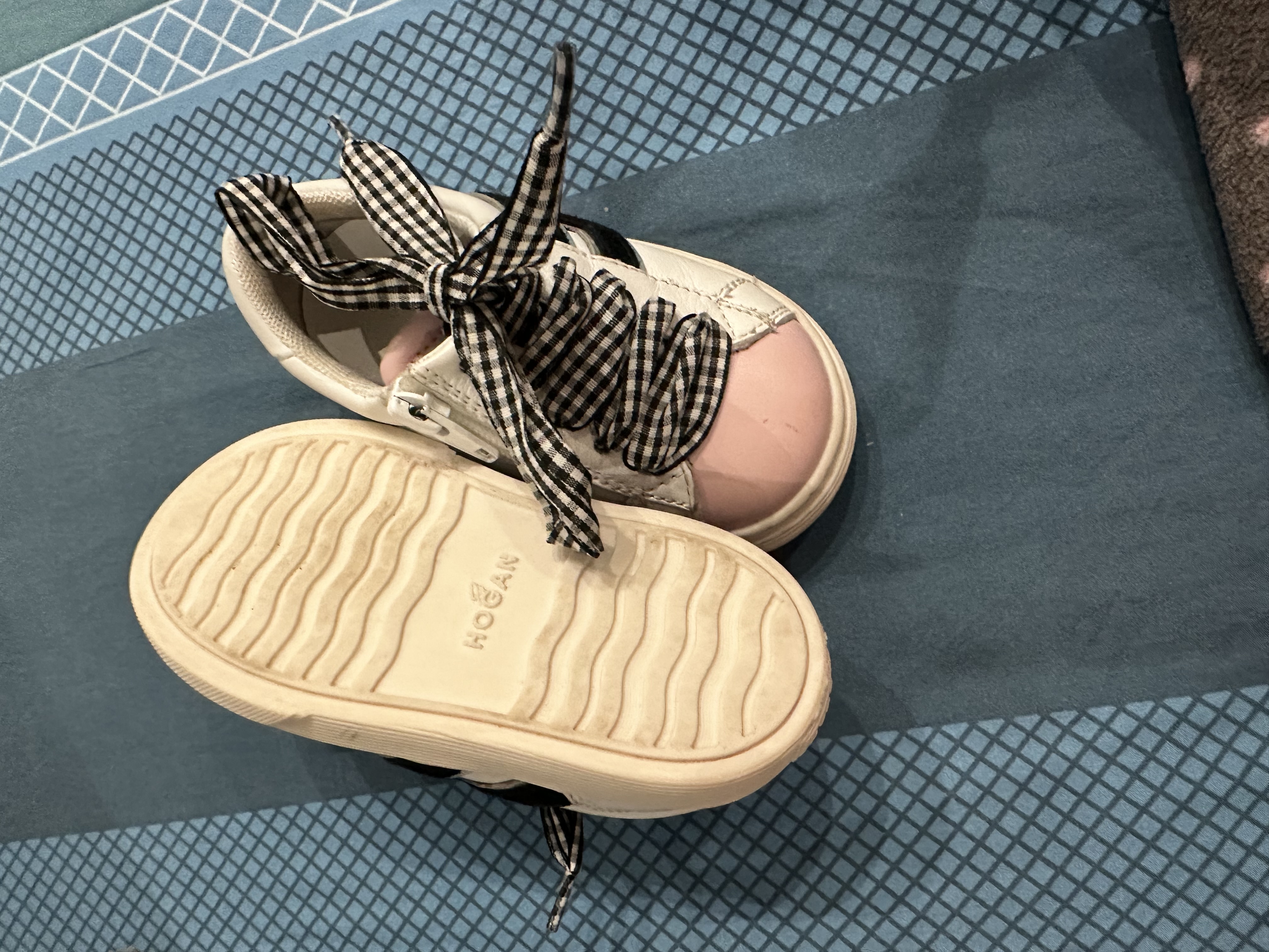 Basket hogan pour bebe fille