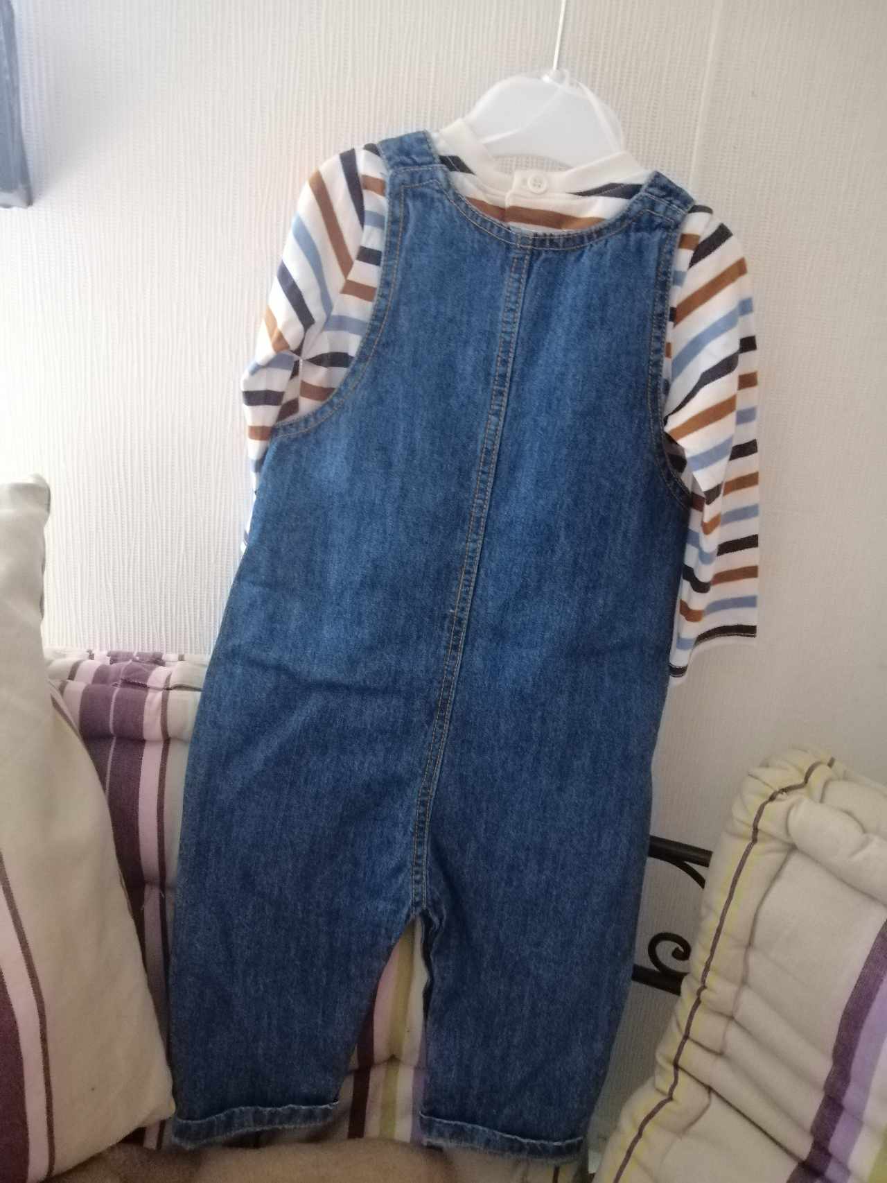 Superbe tenue 12 mois