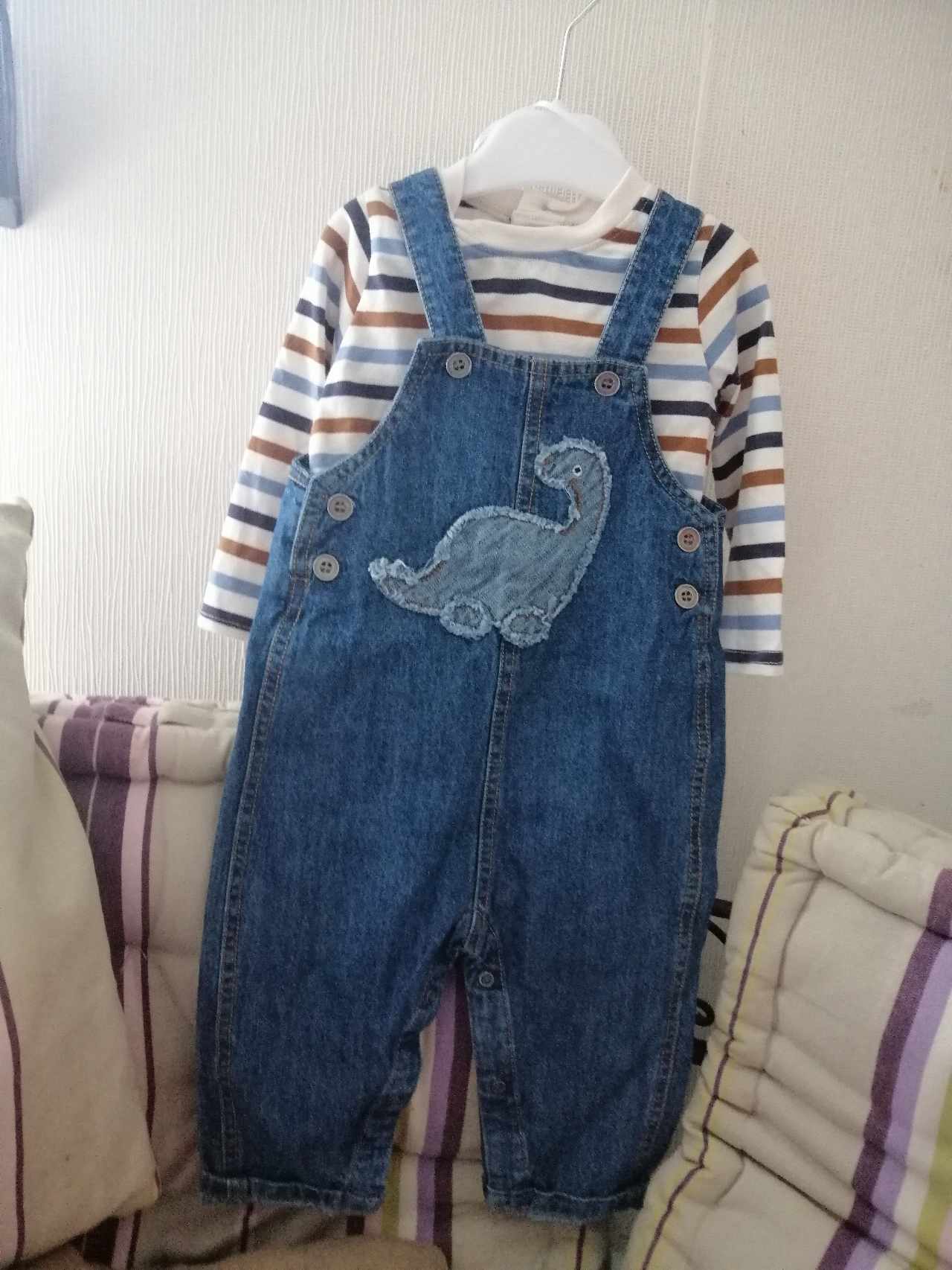 Superbe tenue 12 mois