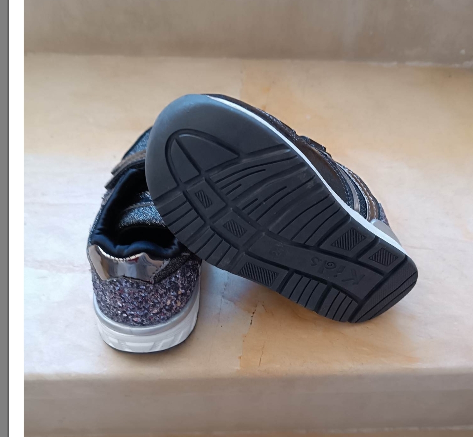 Pointure 24 superbes baskets brillantes