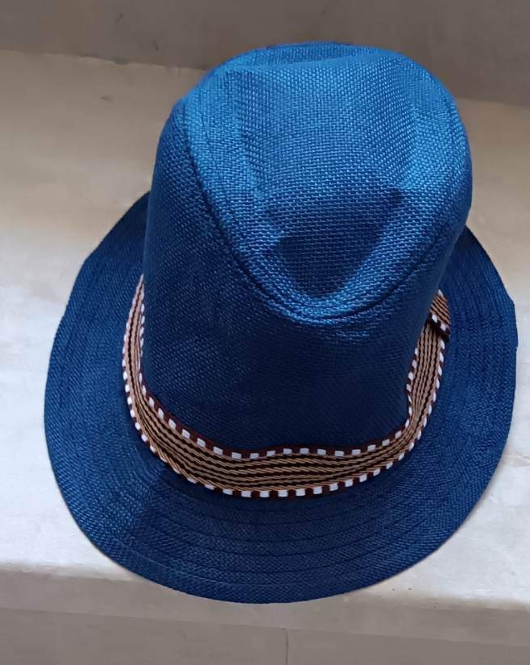 Superbe chapeau bleu enfant