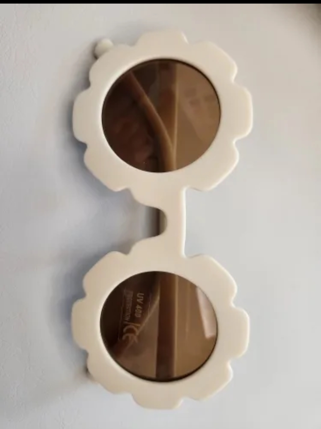 Superbe paire de lunettes couleur crème