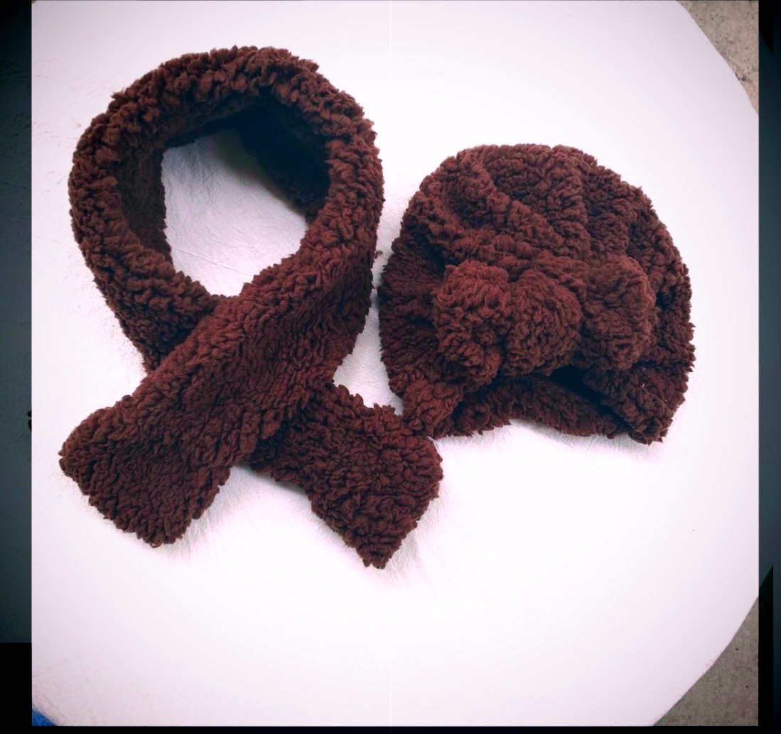 6 / 12 mois ...lot Bonnet et écharpe couleur marron