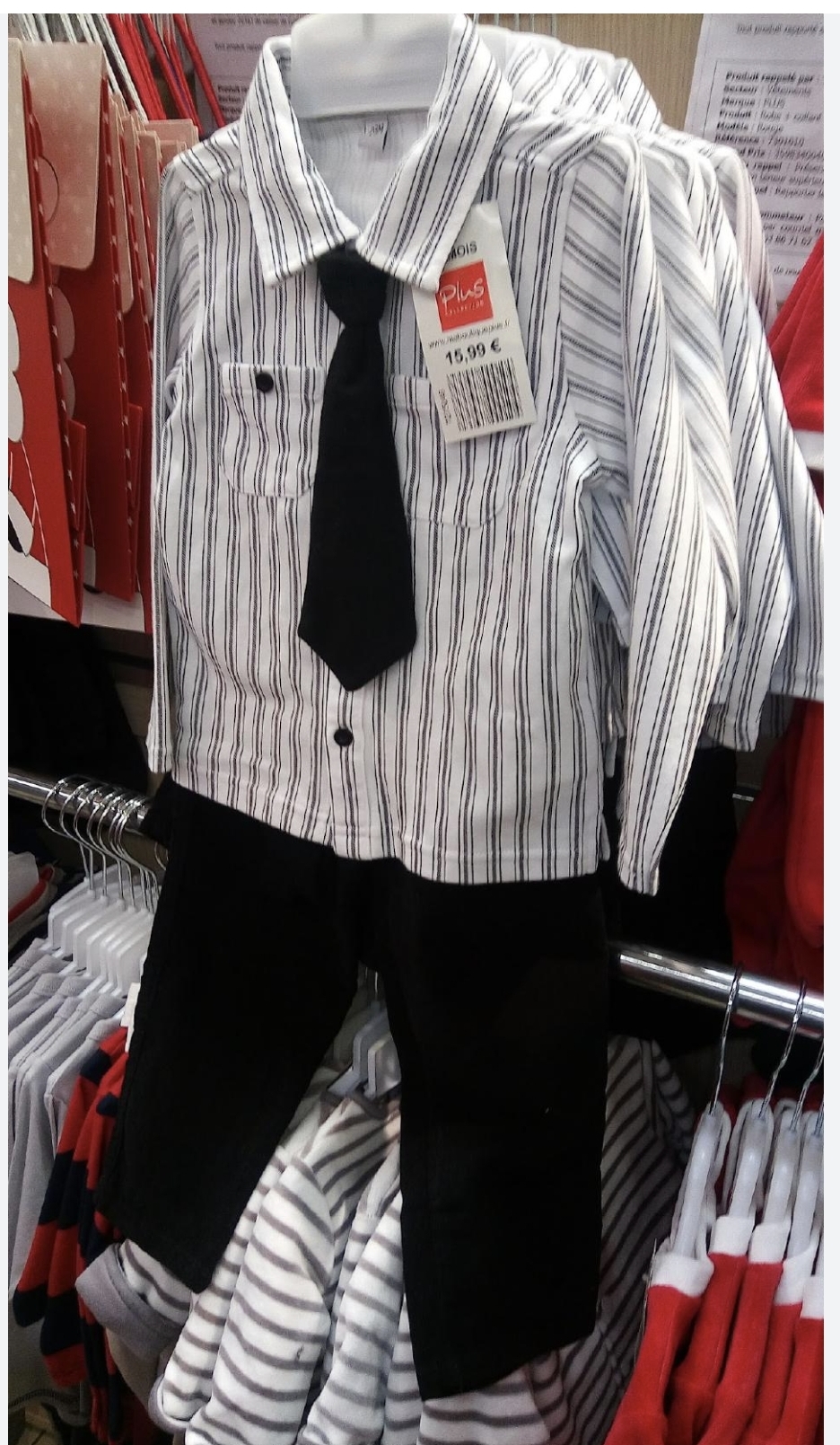 12 mois ..tenue complète
