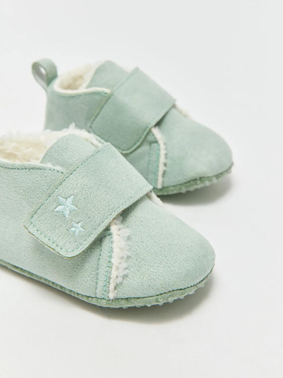Chaussures Lc Waikiki montantes doublées pointure 18