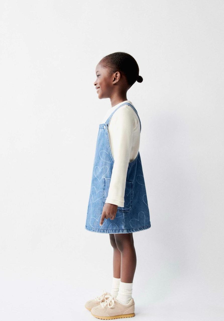 Robe salopette ZARA en jean à cœurs 4 ans