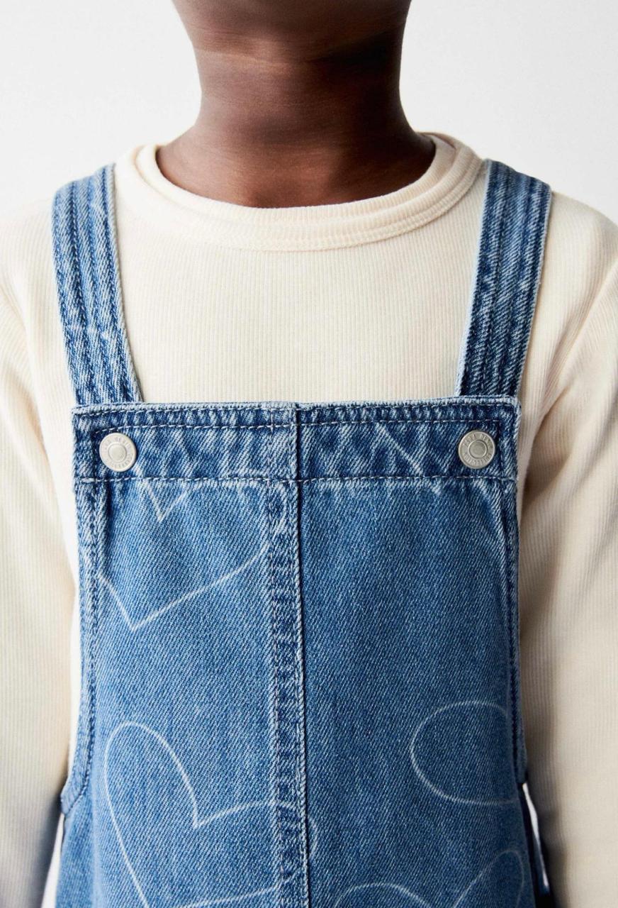 Robe salopette ZARA en jean à cœurs 4 ans