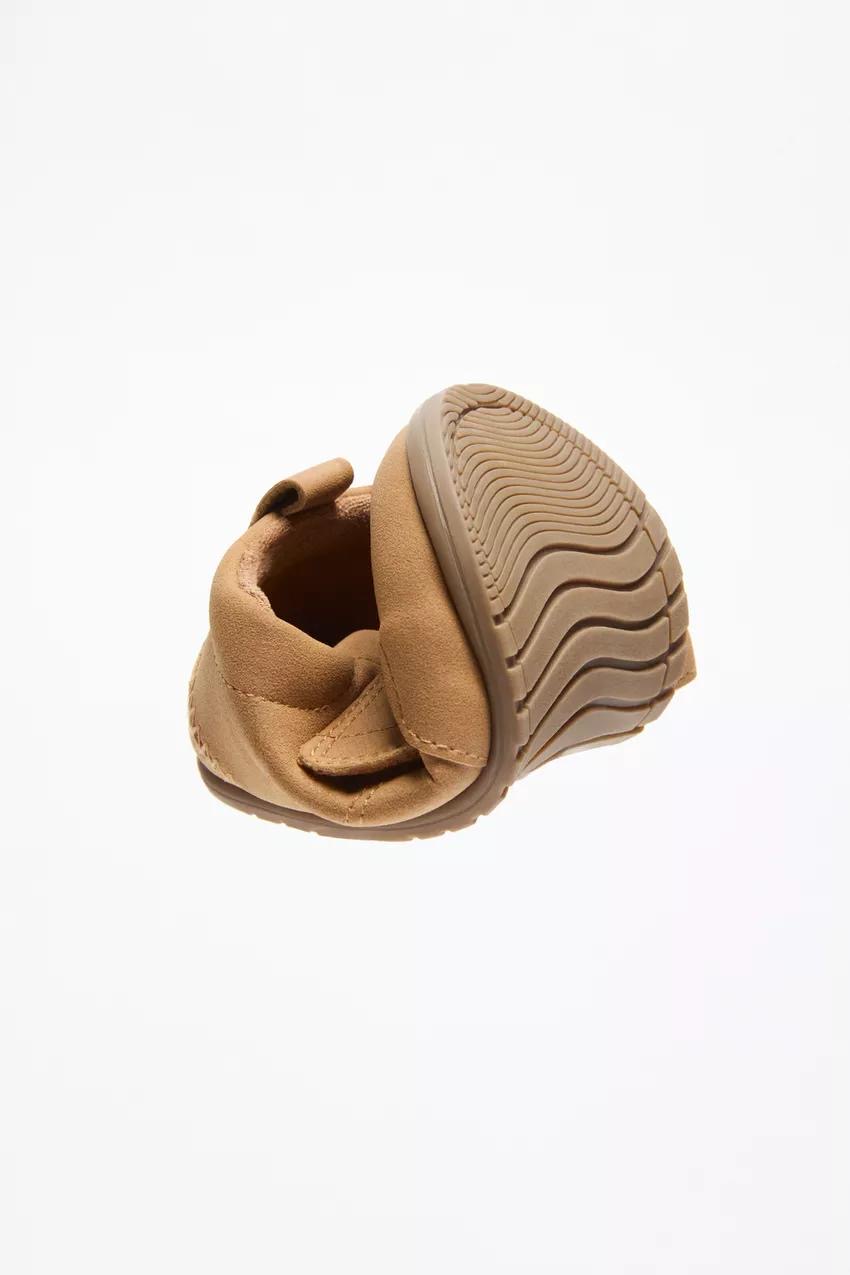 Chaussures Lefties flexibles pointure 24