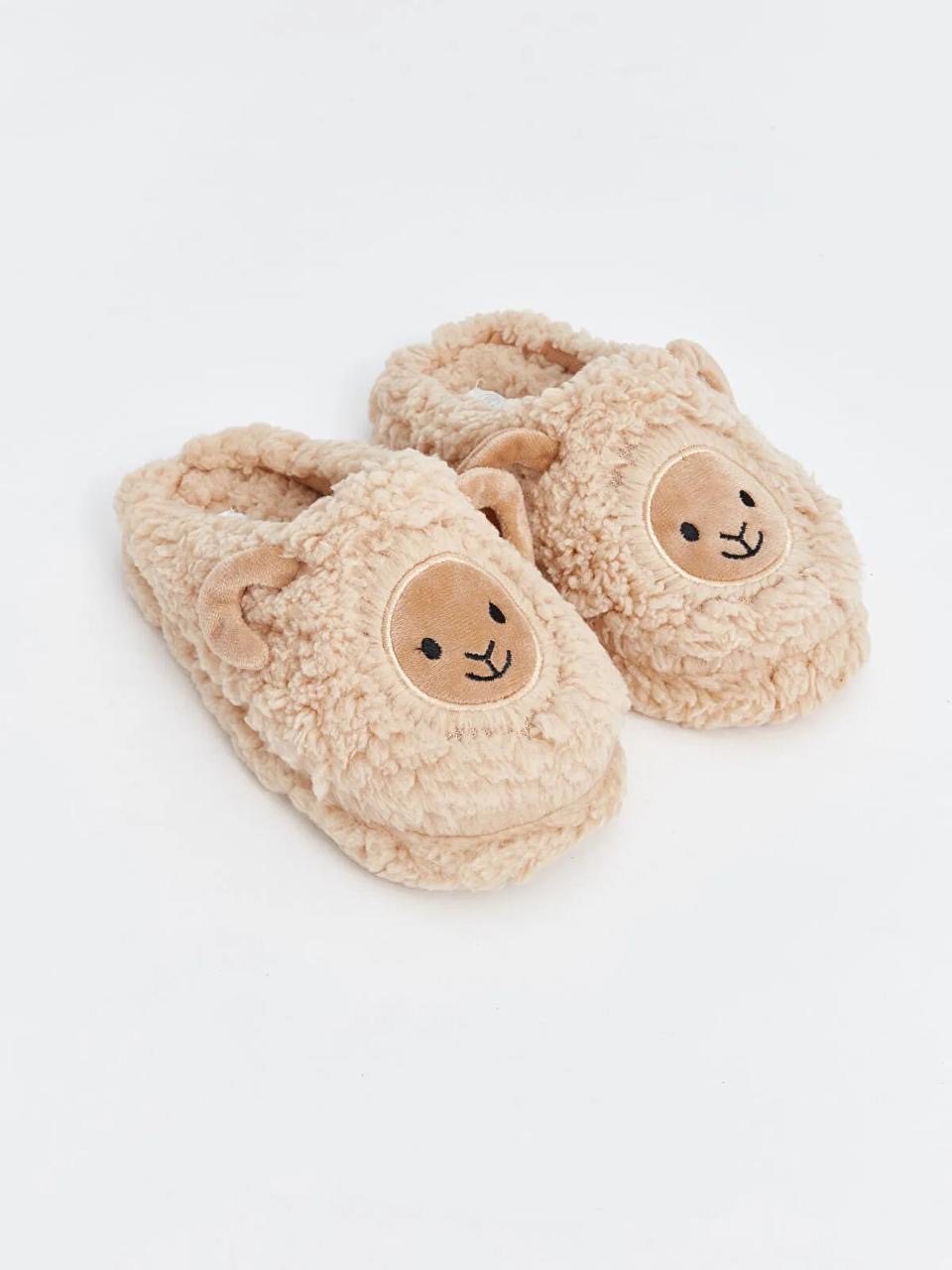 Pantoufles Lc Waikiki à peluche pointure 35-36