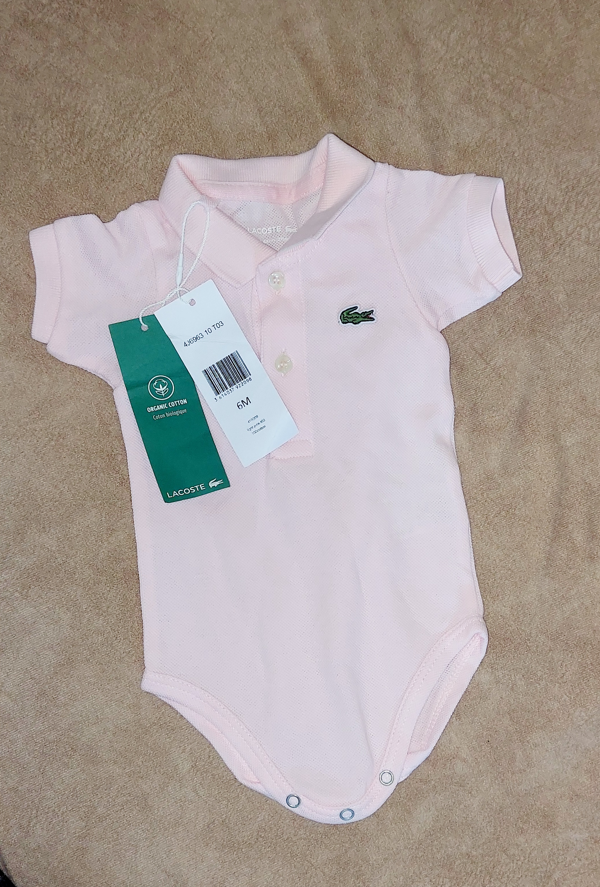 Polo de la marque Lacoste