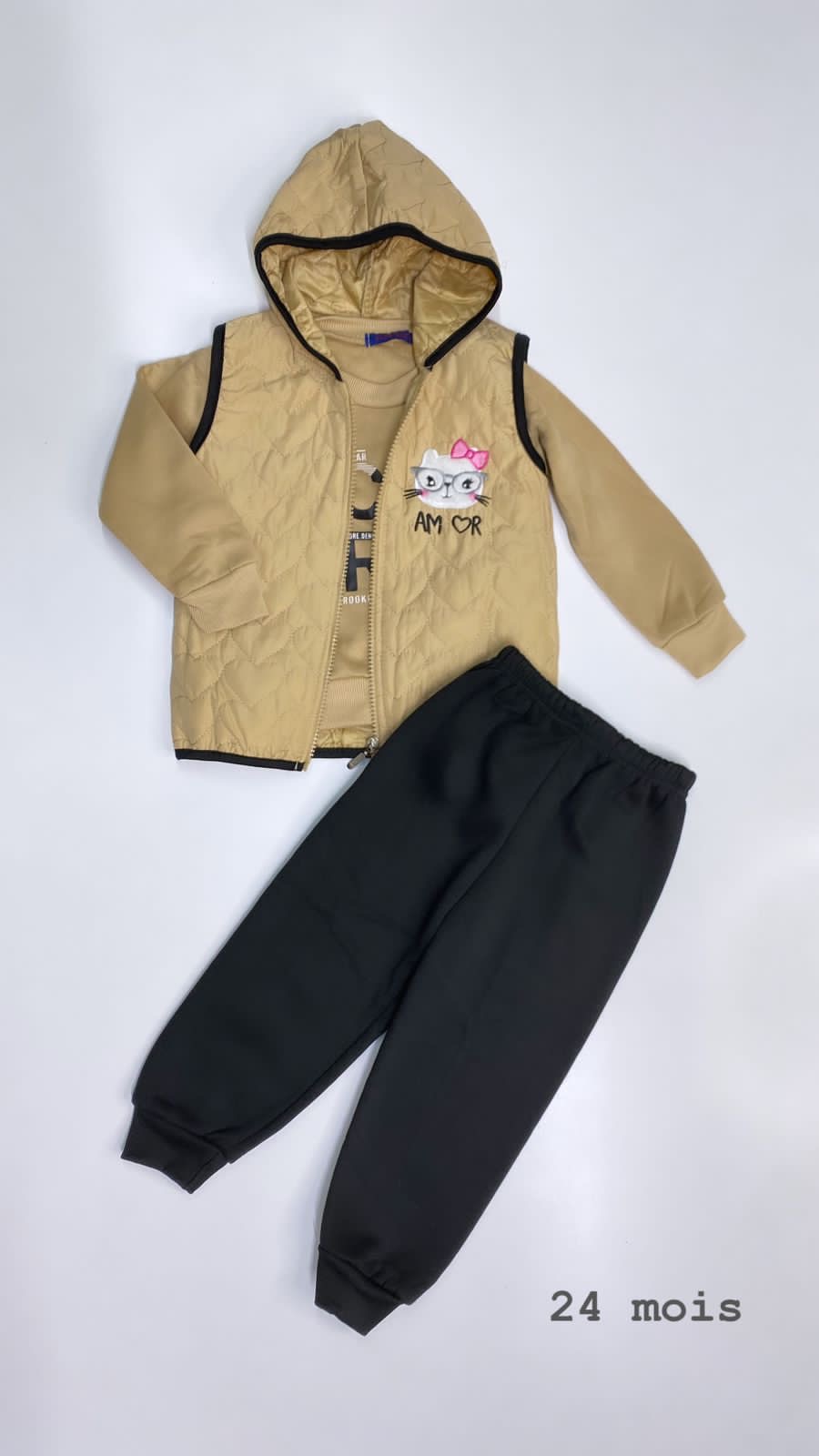 Tenue fille hello kitty 3 pièces doudoune sweat et pantalon 12-18 mois