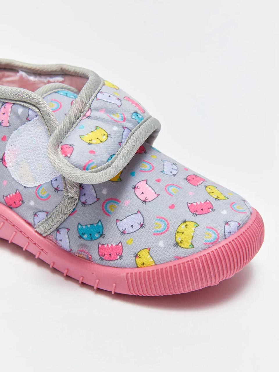 Pantoufles Lc Waikiki CAT pointure 25