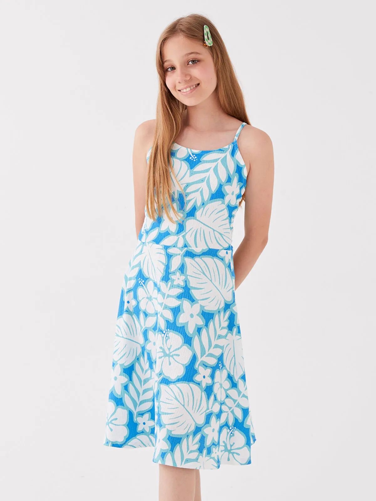 Robe Lc Waikiki à brettelles et motif de fleurs bleues 6-7 ans 116-122cm