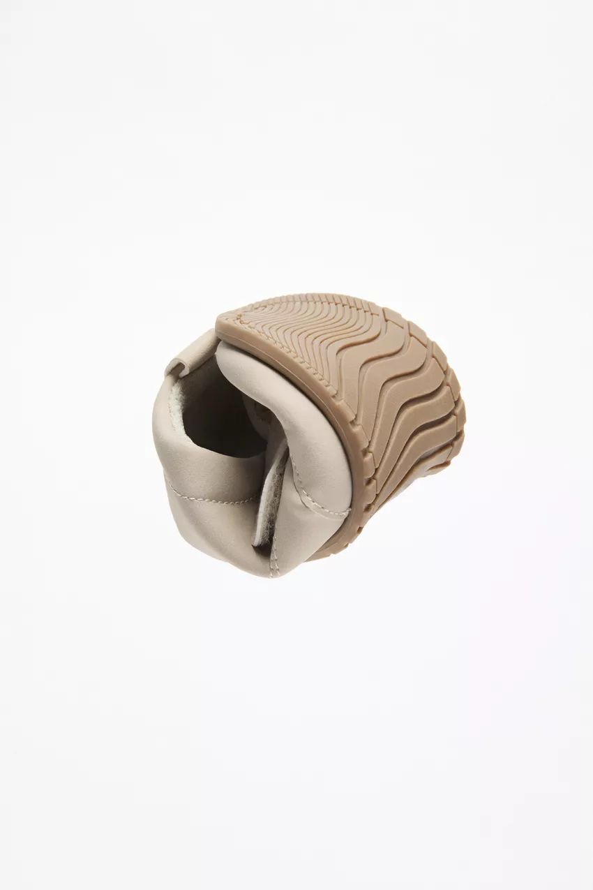 Chaussures Lefties flexibles pointure 25