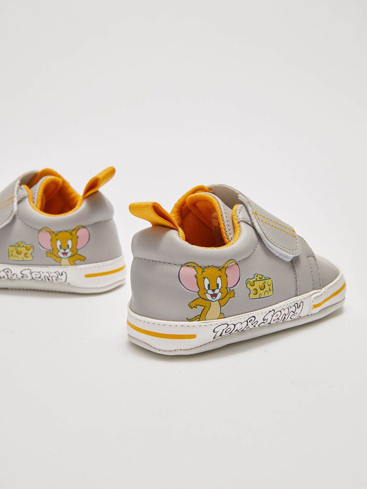 Chaussures lc Waikiki Tom & Jerry pointure 16 (0-3 mois)