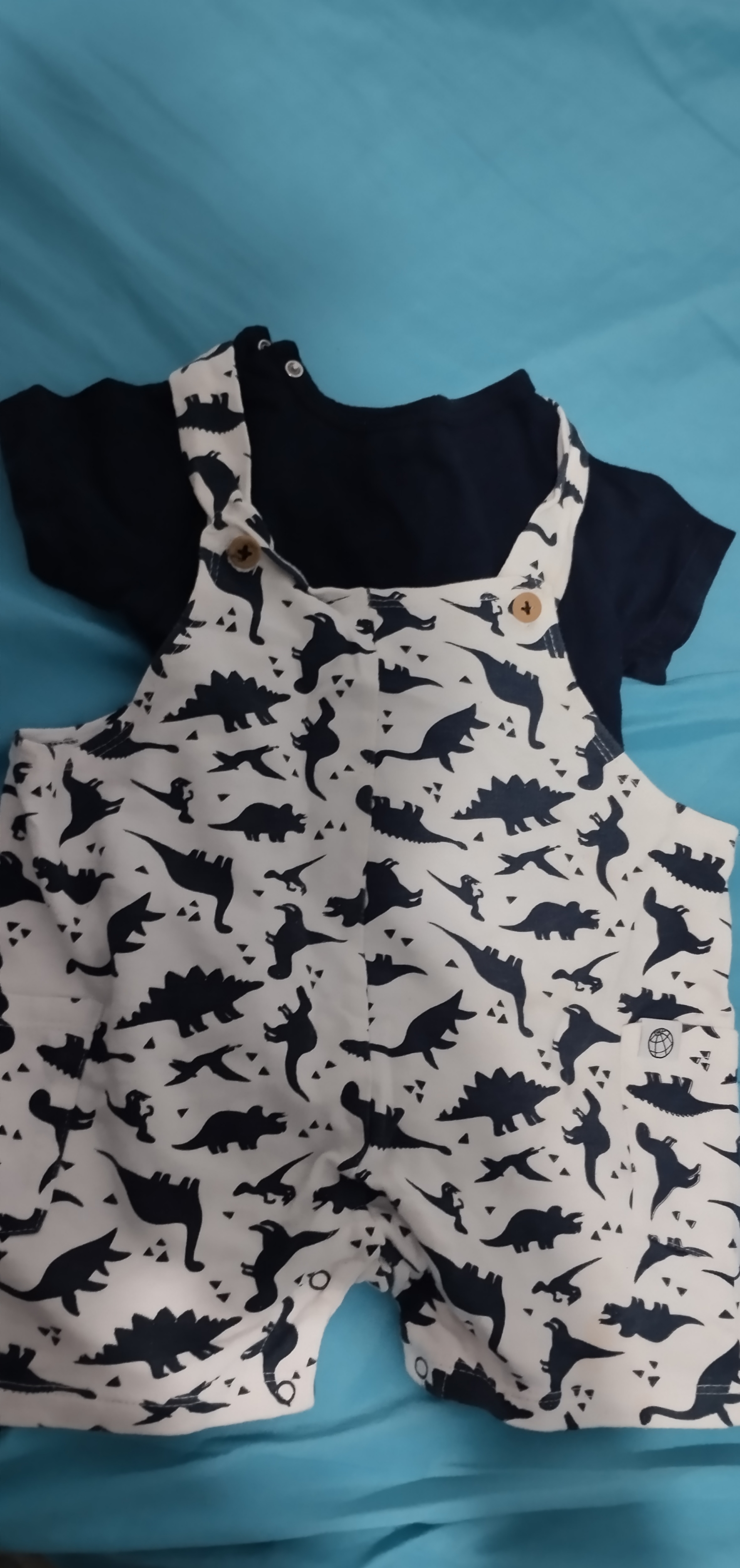 Salopette et T-shirt shirt