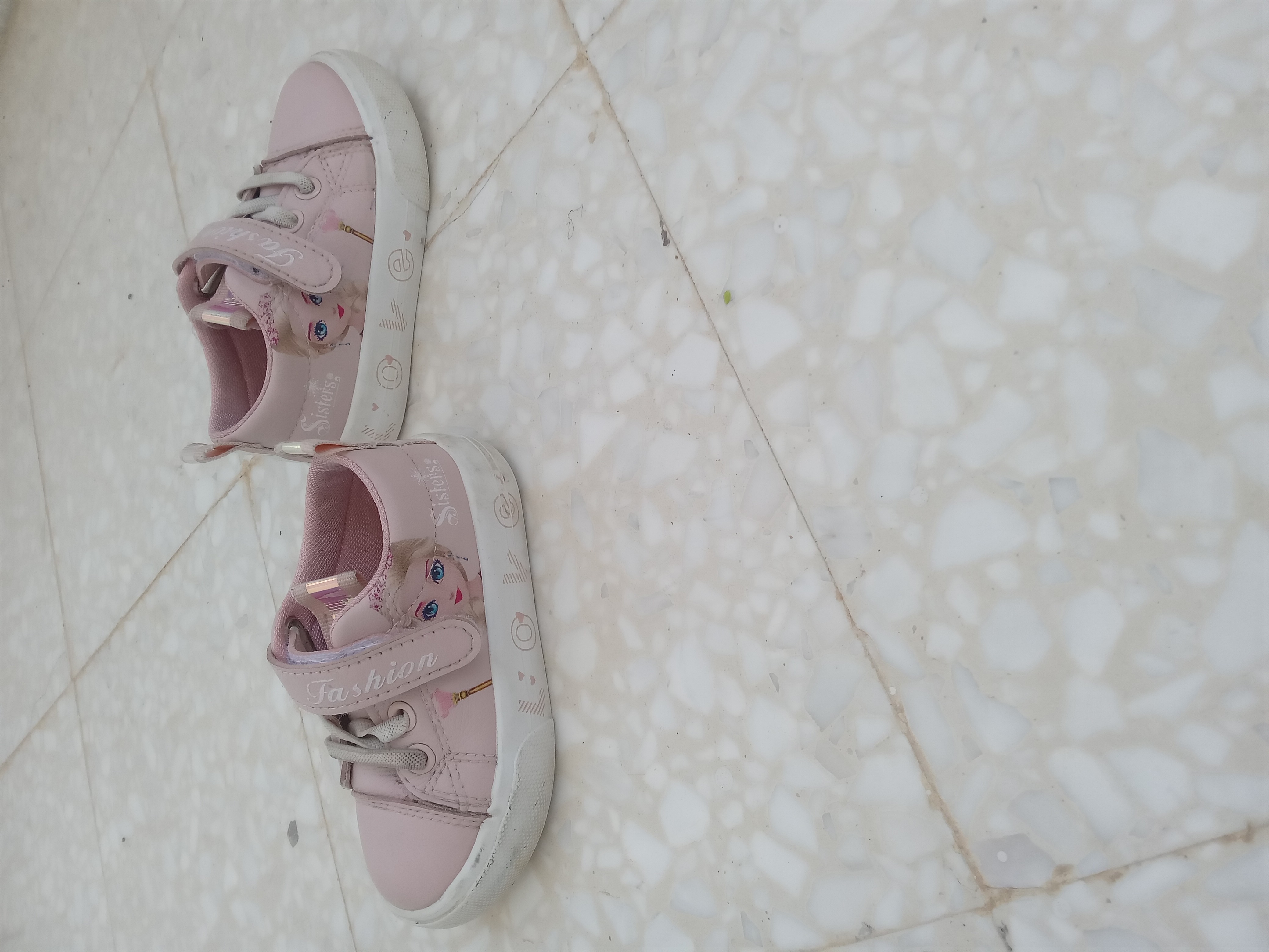 Chaussure elsa 23