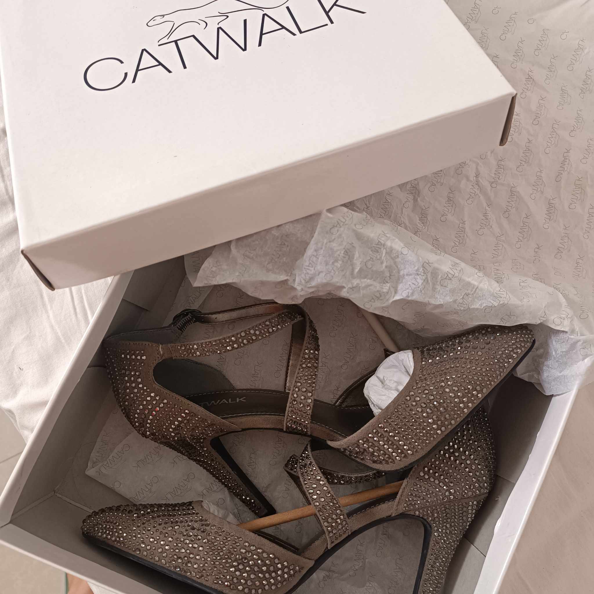Talon catwalk