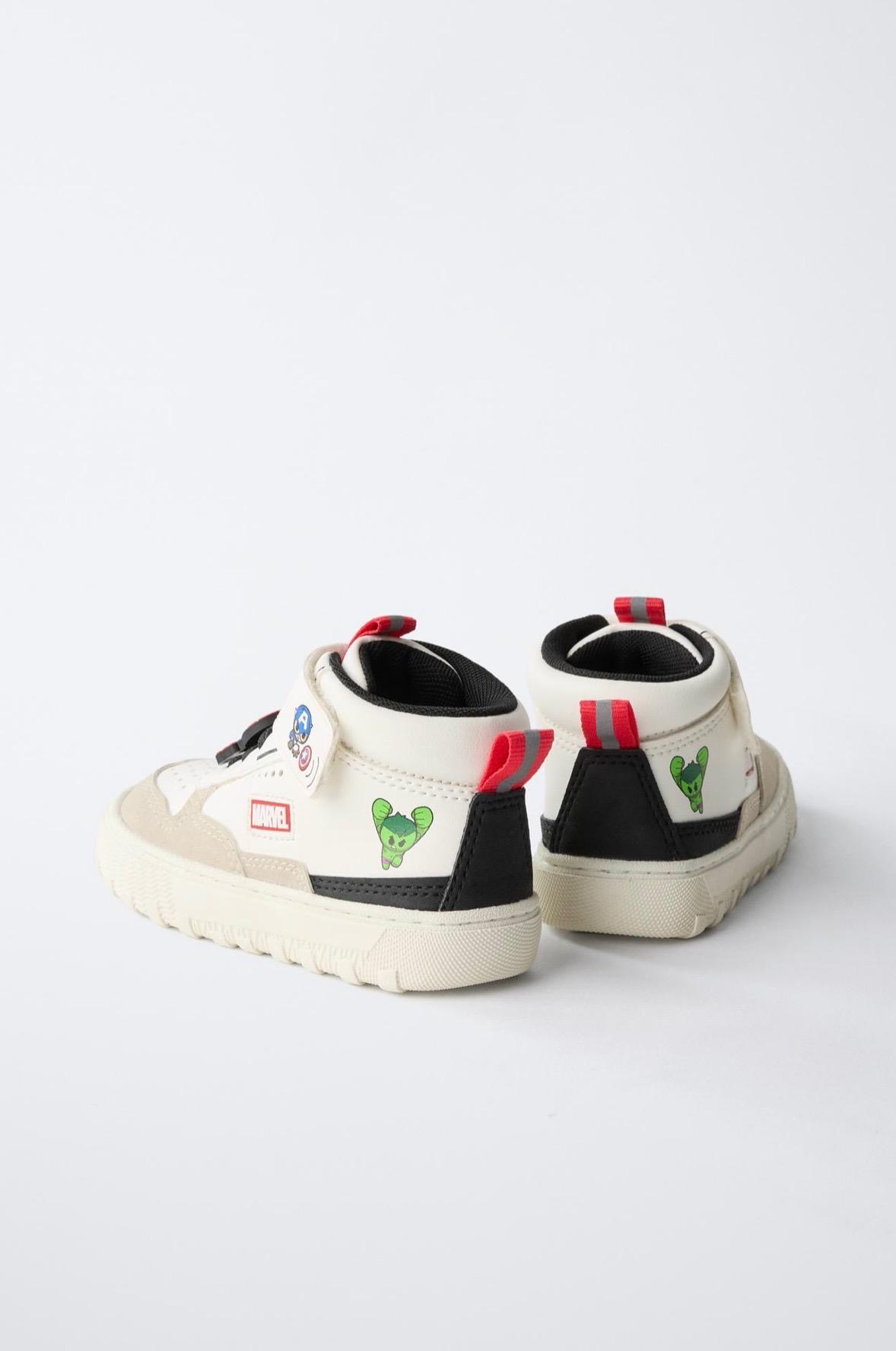 Baskets Montantes À Scratch Et Charm Super-Héros Zara