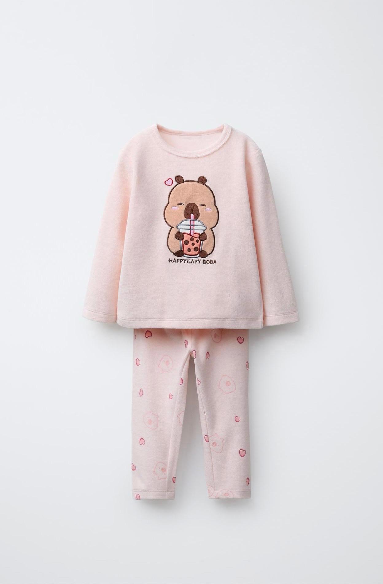 Pyjama Deux Pièces En Velours Imprimé Capybara Rose Zara