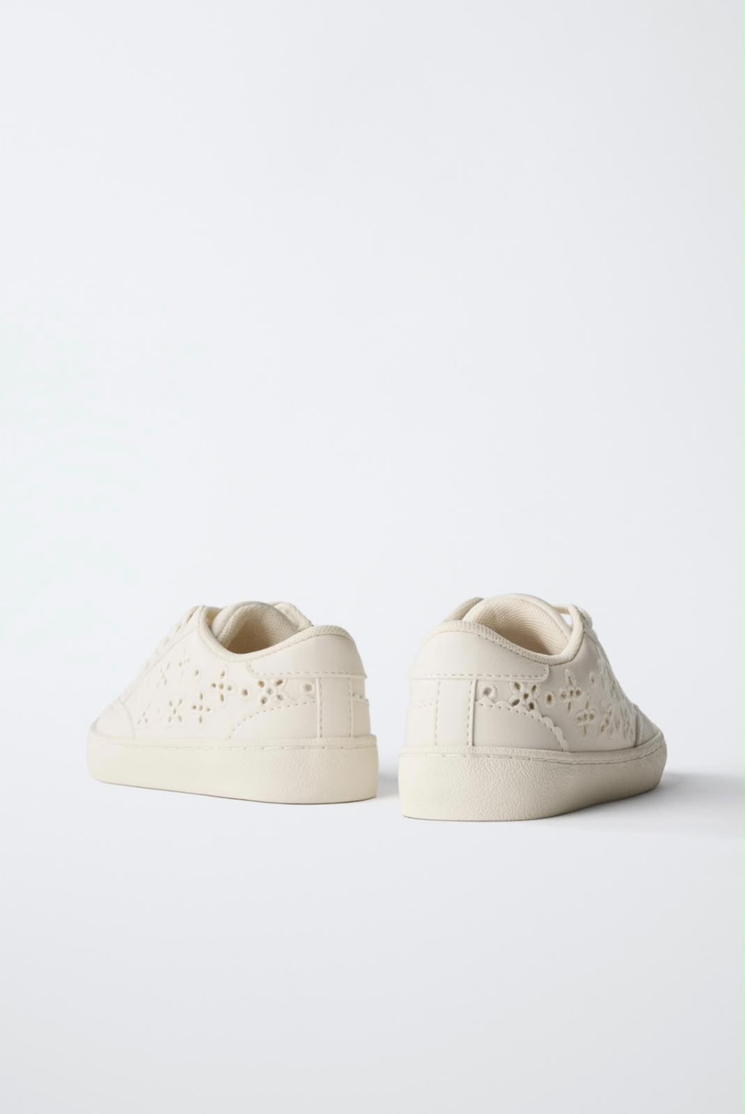 Baskets Ajourées Blanc Cassé À Lacets Et Zip Zara