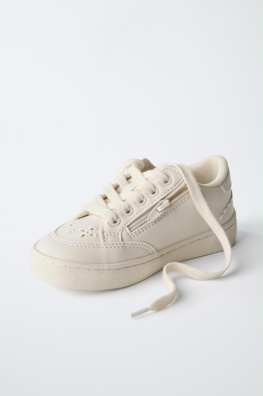 Baskets Ajourées Blanc Cassé À Lacets Et Zip Zara