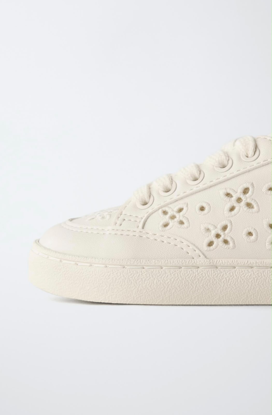 Baskets Ajourées Blanc Cassé À Lacets Et Zip Zara