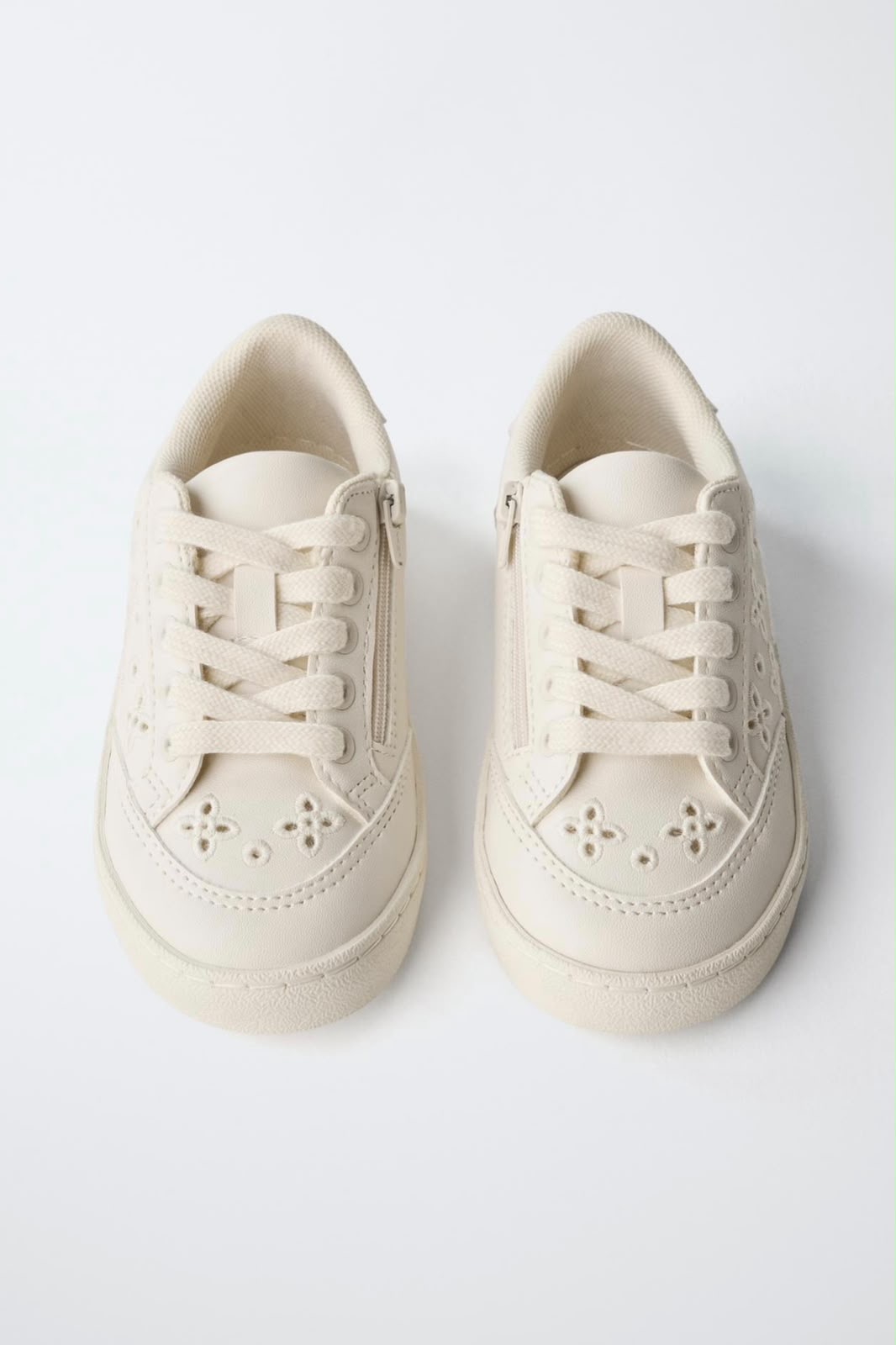 Baskets Ajourées Blanc Cassé À Lacets Et Zip Zara