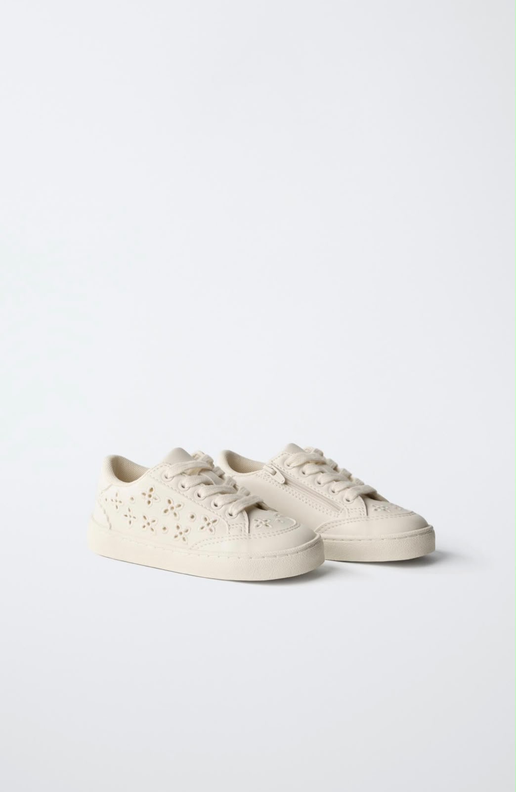 Baskets Ajourées Blanc Cassé À Lacets Et Zip Zara